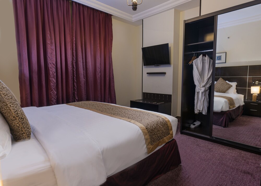Executive One-Bedroom Apartment at Platinum Seventy - Photo 1